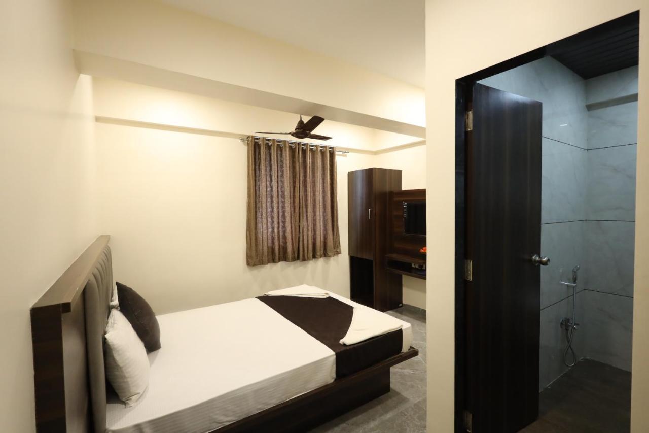 R K Residency Mahape Hotell Navi Mumbai Exteriör bild