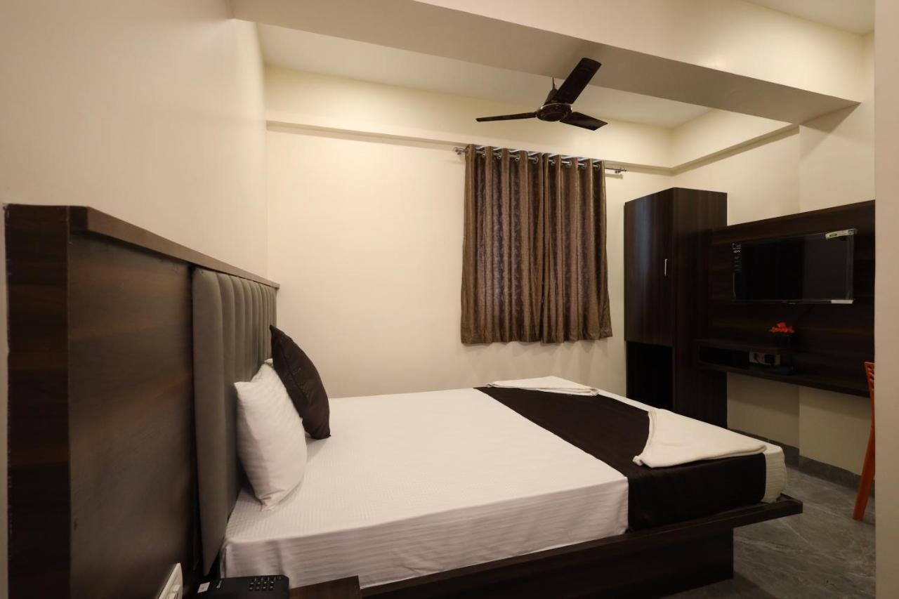 R K Residency Mahape Hotell Navi Mumbai Exteriör bild