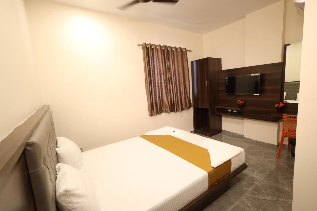 R K Residency Mahape Hotell Navi Mumbai Exteriör bild
