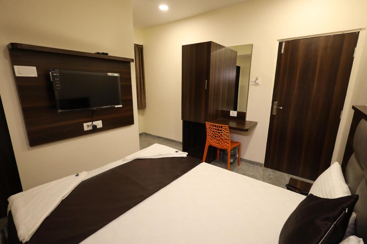 R K Residency Mahape Hotell Navi Mumbai Exteriör bild