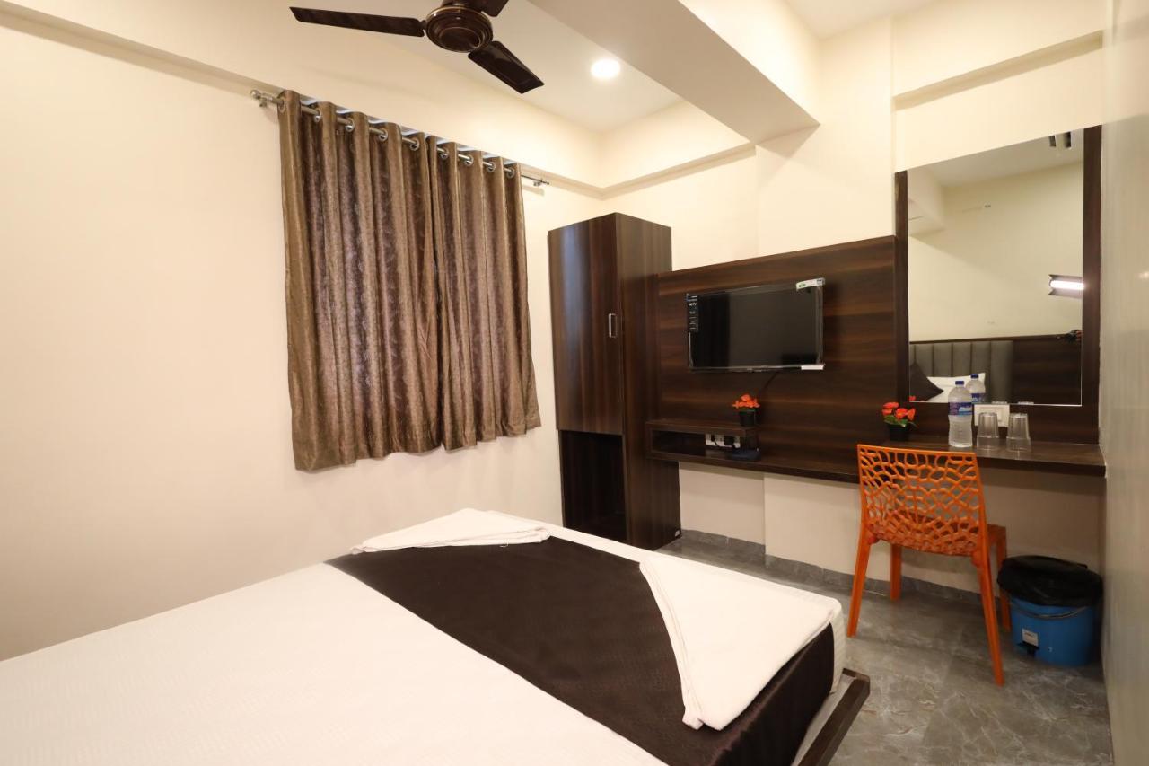 R K Residency Mahape Hotell Navi Mumbai Exteriör bild