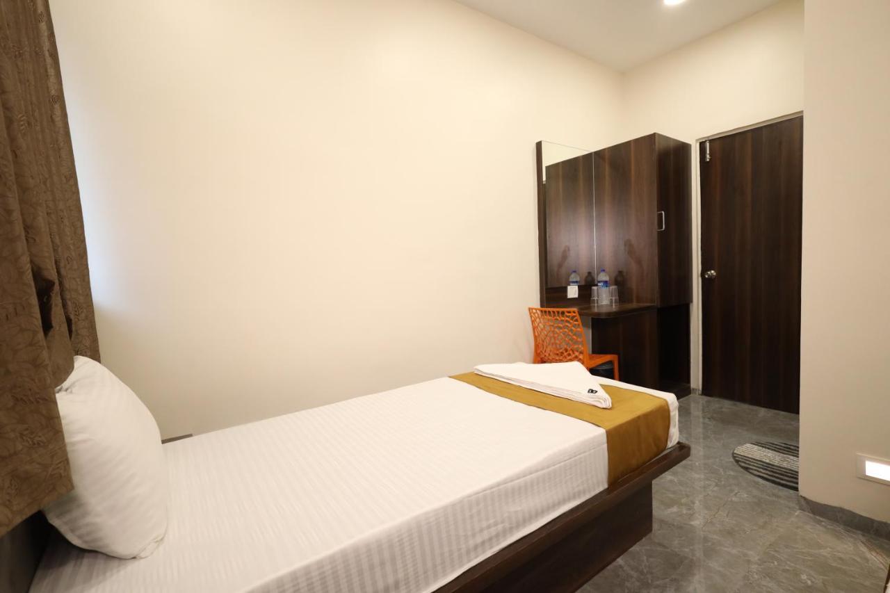 R K Residency Mahape Hotell Navi Mumbai Exteriör bild
