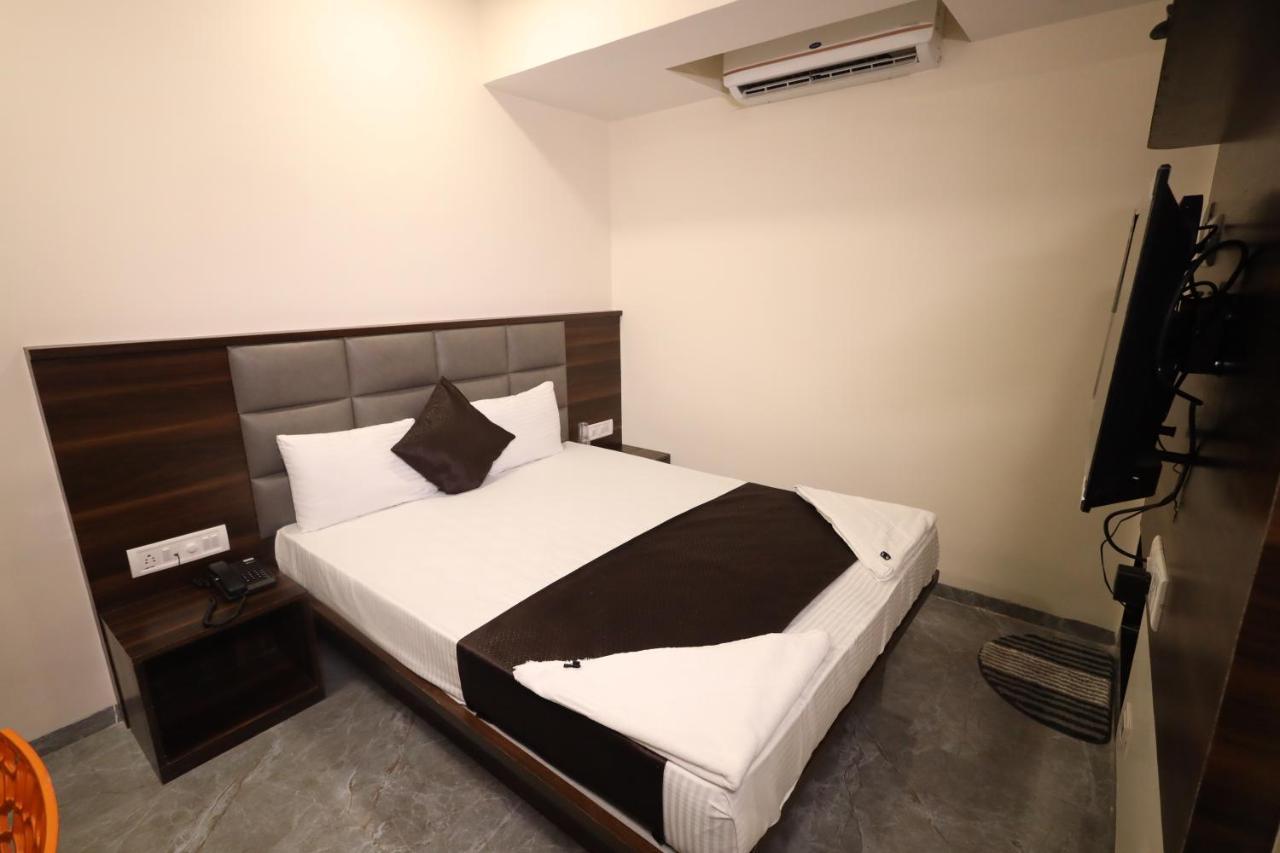 R K Residency Mahape Hotell Navi Mumbai Exteriör bild