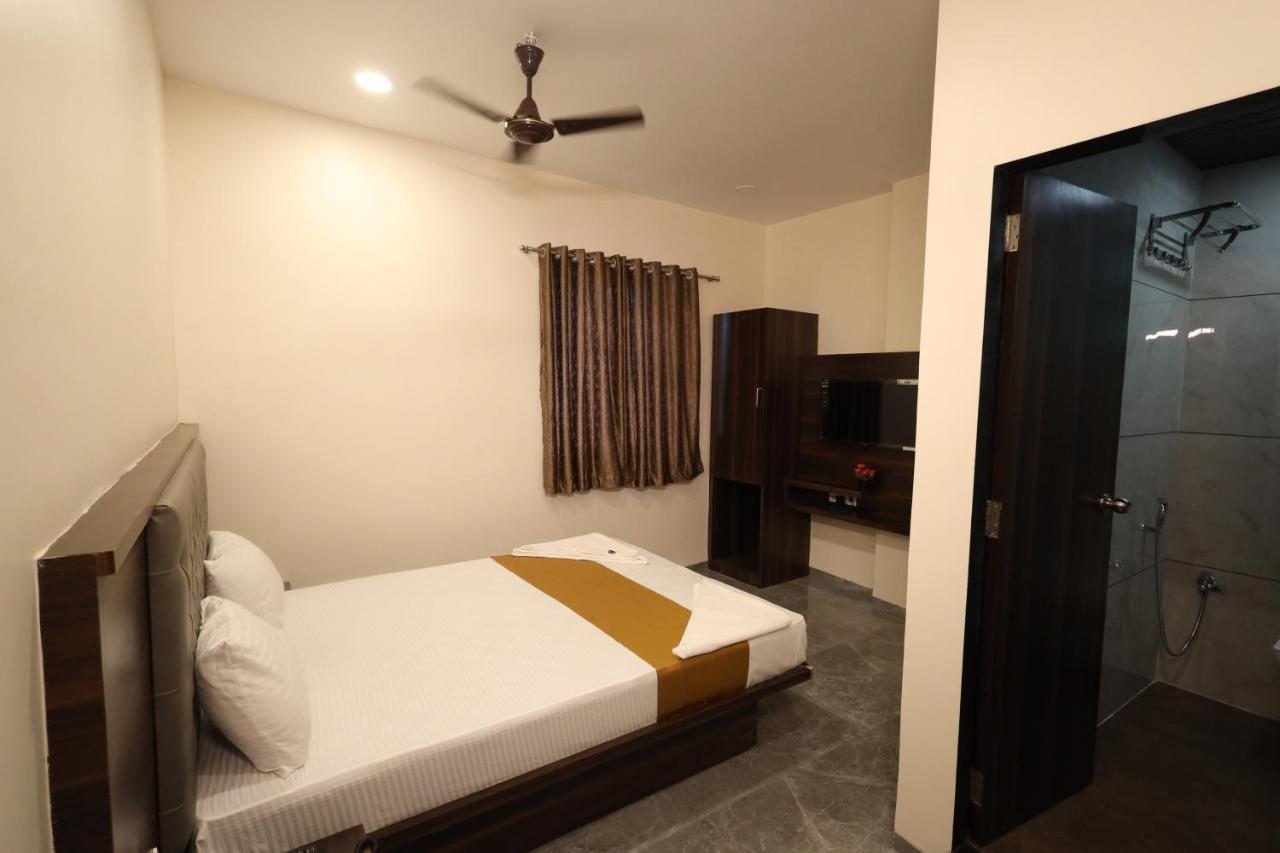 R K Residency Mahape Hotell Navi Mumbai Exteriör bild